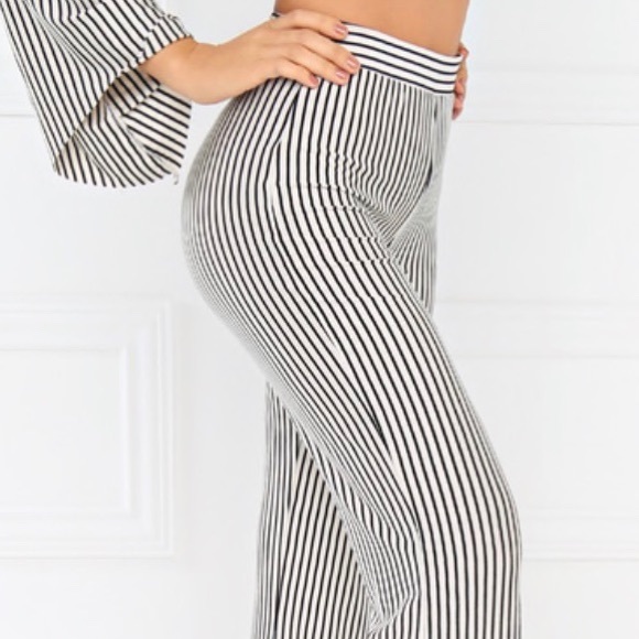 SOLD✨Striped Set - Picture 3 of 4